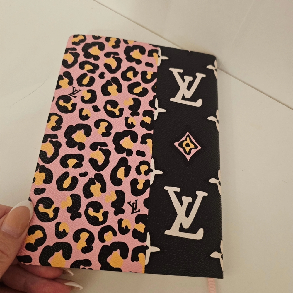 Louis Vuitton Black and Pink Monogram Note Book - Picture 2 of 16